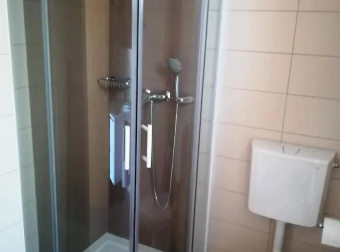 Prenocisca Iris * Sežana